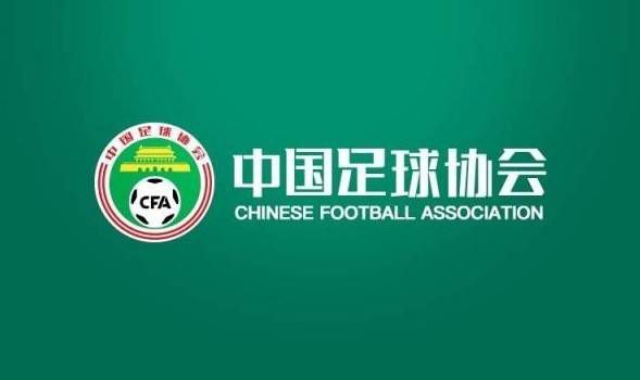 他还应景地带来一曲吉他弹唱《去大理》“不如一路向西去大理，也许爱情就在洱海边”，波光与歌声交织，谱出大理美好生活的动人乐章。
