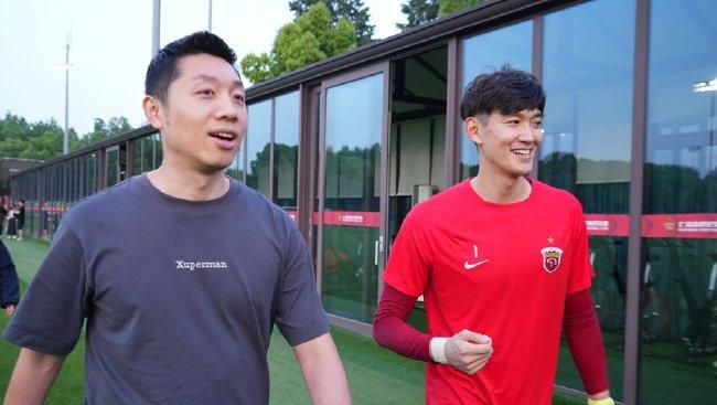 徐仁国饰演象征猴子的使者元胜，是一位敏捷而有才华的人，梦想成为继泰山之后的下一代首长。