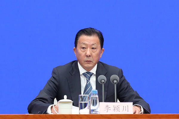 常洪松：每年春节档，天工异彩都会参与几部重部影片，所以对于我们来说，最大的挑战是在几部影片不同的制作，很多镜头之间的协调这种系统性的制作压力的挑战。