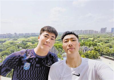 ” 报道/郝举 刘彬 邵小涛 冯向金 []独家原创稿件，未经授权不得转载，违者将追究其相关法律责任 标签： 五一档水饺皇后蓝羽会客厅刘伟强马丽 ： 相关新闻 第三届澳门国际喜剧节阵容官宣 沈腾马丽携“飞驰”2026-03-23 携手张艺谋推进《三体》 创造更多哪吒 打造超级IP2026-03-19 光线传媒董事长王长田:立足优质电影 打造世界级IP2026-03-18 《熊猫计划2》曝片段 熊猫胡胡成龙温情告别部落2026-03-06 12部电影累计票房近100亿 《熊出没》怎么做到的?