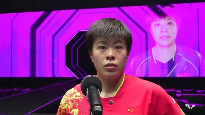 为配合本届“向菲林致敬”的主题，胶片封面以入围最佳男女主角为本届纪念特刊的特点。