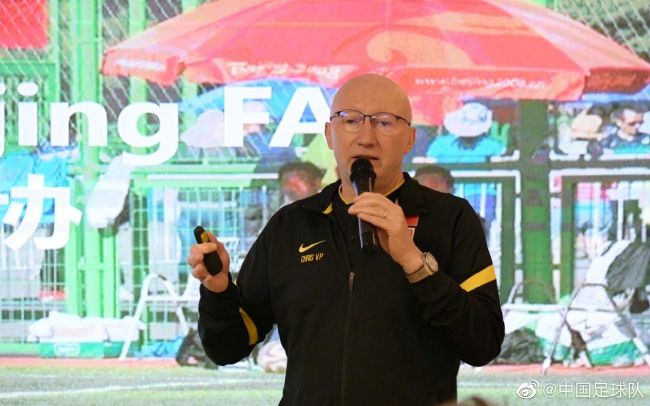 他被改造为半机械人，身上全副武装，手持一挺BFG重型狙击机枪，似乎正 《纽约黑帮》编剧导新片 马特·达蒙演水管工人 2014-09-09 曾经拍摄了《玛格丽特》的导演肯尼斯·罗纳近日又有新片计划透漏。