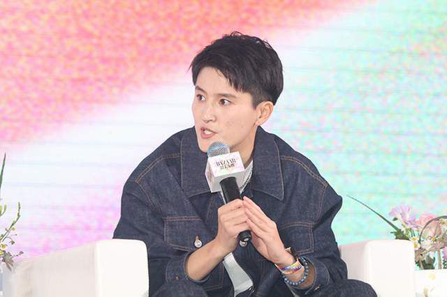 据悉，作为系列微电影中的第一部，《虎爸潜伏记》主打“亲情”，主要讲述的是因与女儿发生矛盾、产生分歧的中年父亲，借着当群众演员跑龙套的 温子仁监制！