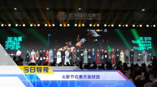 故事以歌舞伎世界为背景，讲述主角喜久雄投身于歌舞伎艺术终成“国宝”的一生。