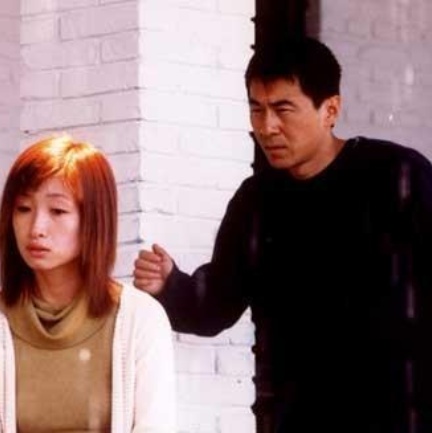 《寒战1994》定档五一 近日，由梁乐民执导的电影《寒战1994》正式官宣定档五一，并发布定档预告及一组定档海报。